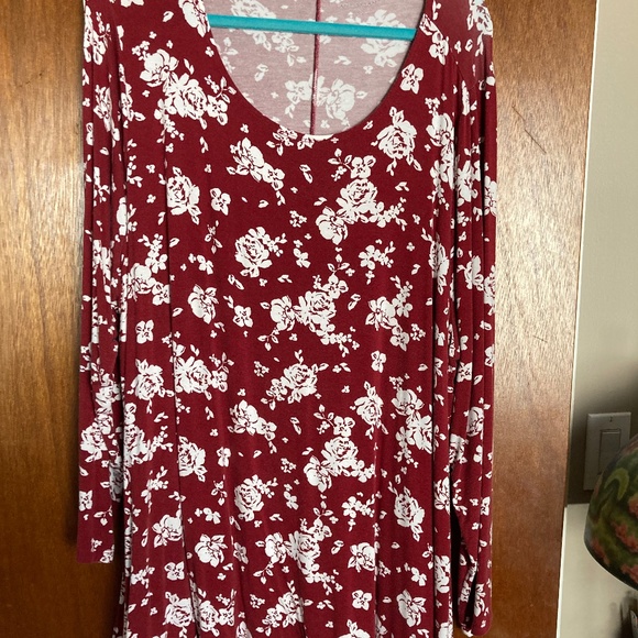 LANE BRYANT SWING LONG SLEEVE CREW NECK TEE. 22-24 2X  PRE OWNED EXCELLENT - Picture 2 of 6